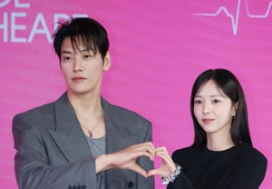 《给我充电吧》导演：“金英光，是浪漫喜剧男主角的完成型……蔡秀彬很可爱”