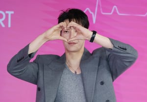 キム・ヨングァン「隠しようのないビジュアル」 [★フォト]