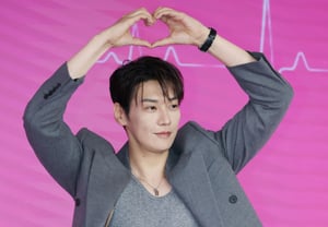 Kim Young-gwang 'Teto Nam's hand heart'[★PHOTO]