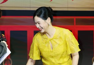 臨月でPRしていたイ・ハニ、次女がもう一歳..韓服を着て「笑顔」 [スター・イシュー]