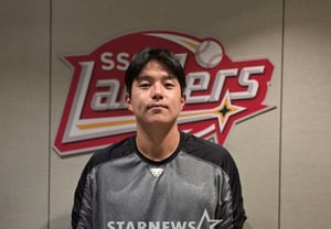"The gold medal is in the past... I am still lacking" The 24-year-old national team catcher remained endlessly calm despite praise as a "hidden MVP" [Incheon On-Site Interview]