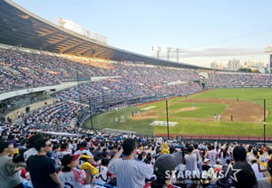【官方发布】“703场→684场”再次缩短!KBO连续两年突破1200万观众……距离历史最高观众数仅差24万