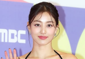 Jihyo de TWICE elegida como presentadora de 'The Awards 2027 en París'.. Se revela el primer LINEUP