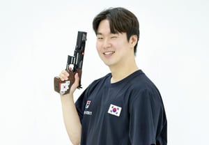 “继巴黎奥运夺银的妻子之后，丈夫在亚运会上摘金”——金艺智的丈夫李健赫一天内斩获两枚金牌！包揽25米速射手枪个人赛和团体赛 [爱知·名古屋亚运会]
