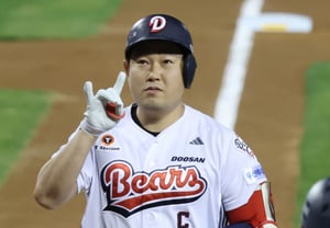 [Foto] Yang Eui-ji toma la iniciativa con un jonrón de dos carreras