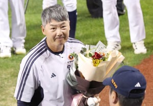 [フォト] 300勝 キム・ウォンヒョン「ただありがとうございます'