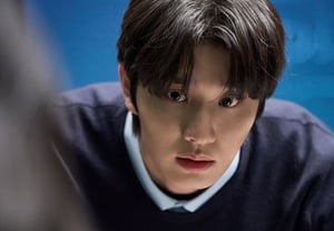 El «estrella emergente» Kim Jae-won, tras «Yumse», debuta en la gran pantalla… Su nuevo rostro en «La entrevista final»