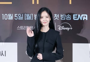Kim So-hyun, 'Adorable Visuals' [★Photo]