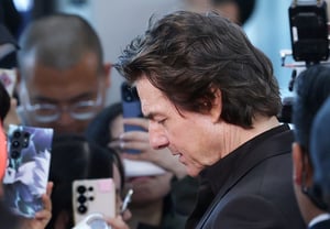 Tom Cruise, cada firma es valiosa [★Fotos]