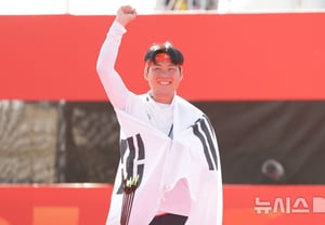 «Defendió el orgullo de la tiro con arco coreana»: Lee Woo-seok logra su primera medalla en individual... doblete tras el oro por equipos [AG Aichi-Nagoya]