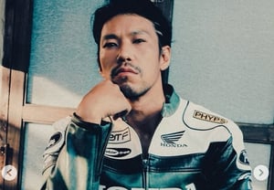 «Kim Min, que arrastró a alguien por la chaqueta en 'Vivo Solo'... "¿Lo que no puedo tirar? La moto de mi padre" [Star Issue]»