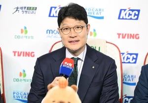 "距离三双只差1次助攻了？" 换下阿尔瓦诺后又紧急重新派上的原因……李圭燮教练："对队员们感到抱歉，我确实是初出茅庐的指挥官" [原州现场]