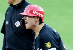 「わぁ」KIA、ついに3位へ躍進！ 「韓国シリーズ級」前日に35球を投げ、9回裏にまた登板するとは「混戦投」、9回表にLGに3得点「痛快な逆転劇」 [蚕室現場レビュー]