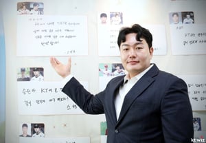 “35岁了，但确实是新人”连MLB生涯67支本垒打的崔志敏也心动不已！18岁的李承元等KT 11名新秀，在主场球迷面前初次亮相 [水原现场]