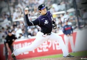 "Descansar tres días y estar en espera es lo natural": la sonrisa amplia del manager Ahn Kang-chul ante el heroísmo del as con un juego completo de 102 lanzamientos [Suwon, en vivo]