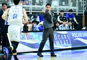 こんなに大声を出したことがあっただろうか···サムスン、実に4シーズンぶりの開幕勝利、最下位脱出を狙うキム・サンシク監督 [水原現場]