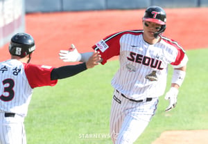 [Photo] Lee Jae-won hits thrilling go-ahead solo home run