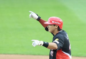 [Foto] Na Seung-beom, remate de empate en la octava entrada con "Deo Deung Sil"