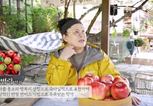 李英子，果然还是宋恩伊最贴心……收到家中"大型苹果画"礼物 [李英子TV]