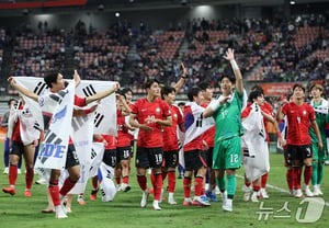 Japan also delivers harsh criticism: "Korean players were excessively candid"... Remarks on 'military service exemption' draw attention, "In the end, Yoo Seung-min (Chairman) stepped in"