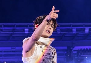 BTS V Captures the Hearts of Latin American Fans with Spanish Greetings