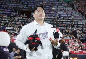 El objetivo de un novato de 35 años es "promedio de bateo de .600, 80 jonrones y 200 carreras impulsadas"... Había una razón por la que era querido en las Grandes Ligas: la alegre primera presentación del rookie de KT, Choi Ji-min