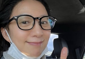 59歳のキム・ヒエ、「シワの指摘」も気にしていない..すっぴんセルフィー公開「貴重な贈り物に感動」
