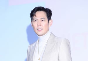 Lee Jung-jae did not even inform those around him of his father's passing… "A quiet family funeral" [Official]