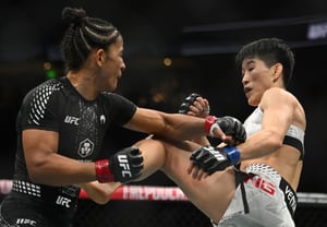 ブラジル出身の「テコンドーファイター」ナタリア、中国の王銅を完璧に制圧··· UFCフライ級チャンピオンに輝く