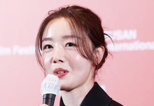 Han Sun-hwa, agradecida por su participación en la obra inaugural en su ciudad natal, Busan [★Fotos]