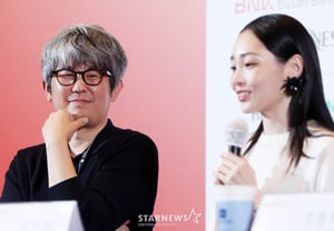 キム・ジョングァン監督、キム・ミンハの発言に満足げそのもの [★フォト]