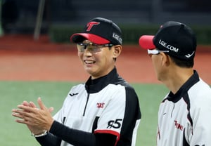 'ついに8連敗脱出→自力で3位も可能'··· LGのヨム・ギョンヨプ監督「送ってくださった応援のおかげで···" [蚕室現場]