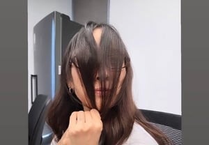 Seong Yu-ri Shares Photo of Lee Hyo-ri, Sparking FINECL's "Close-Up Investigation" Face-Off