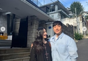 “裴成宰♥”金多英，孕期约会……公布怀孕后秀出孕肚 [Star Issue]
