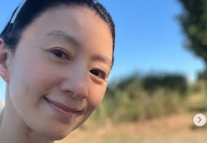 Who said she has wrinkles? Actress Kim Hee-ae, 59, shows off her healthy beauty after sleeping for eight hours and running 7 kilometers