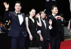 Cast and crew of the film "Honey Side Hustle" attend the Busan International Film Festival [★Photo]