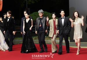 Red carpet at the opening of "Day and Night Are Each Other's," the opening film of "BIFF" [★Photo]