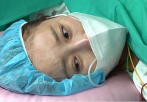 47岁韩多感，紧张的产程瞬间 "好痛"→与宝宝初次见面时落泪 [Super Dad]