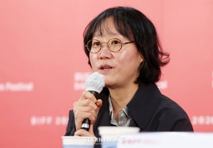 就《刺客（们）》争议发声的郑珠利导演：“电影就是电影……令人感到压抑”[第31届BIFF]