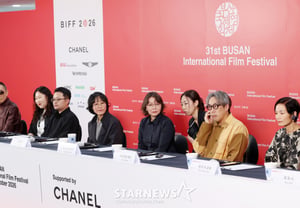 Press Conference for the Jury of the Competition Section at the 31st 'BIFF' [★Photo]