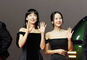 全度妍·赵汝贞，着装规范“黑色”……美貌姐妹般的视觉 [第31届BIFF]