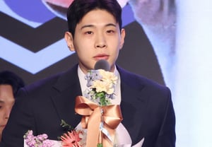 «Aporto mi esfuerzo a los sueños de mis compañeros más jóvenes»: el armador de la selección nacional Hwang Seung-bin dona 10 millones de wones al fondo de desarrollo del voleibol universitario