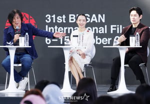 Director Lee Chang-dong, Seol Kyung-goo's jacket is actually my clothes [★Photo]