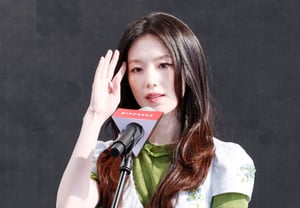 シュファ、日差しを浴びて美しい容姿 [★フォト]