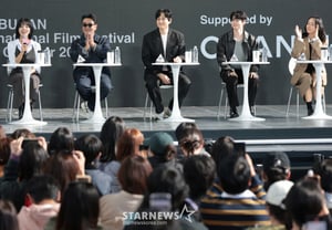 リュ・スンリョン、パク・ヘジュン、オン・ソンウ、イ・サンヒが集結した『チョン家の家』..「親しみが湧く俳優たち」 [第31回BIFF]
