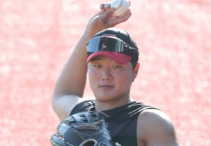 [Photo] Lee Jae-won, radiating a solemn air