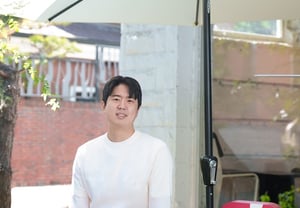 Following 'You Quiz on the Block,' 'Lovers in the Outfield Seats' Also a Success... PD Lee Gi-yeon: "I Wanted to Tell Stories About People" [Interview ①]