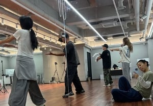 Lee Hyo-ri Reveals Dance Practice Room Ahead of Fin.K.L Comeback…Unchanged from 21 Years Ago [Star Issue]