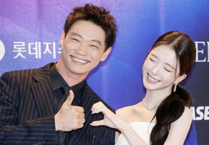 Kasamatsu Sho and Noh Jeong-eui, with playful smiles [★Photo]