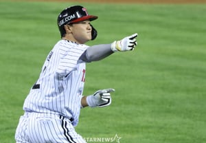[Foto] Lee Jae-won, jonrón de tres carreras a 145 m